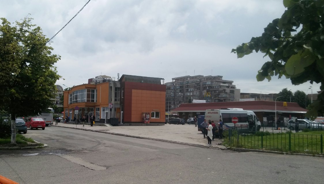 Statia Mc Donalds Gara transport interurban