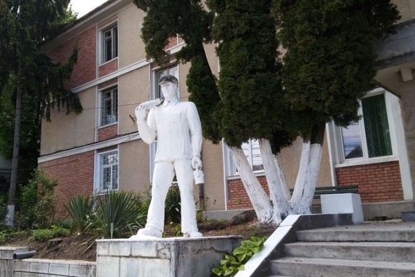 statuia-minerului-1E1451162-5E5F-507A-9D59-7D932A02828D.jpg