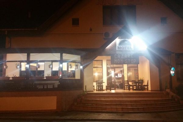 motel-lowe-26D55B13A-97D8-BDDA-7703-99AF6E33D41F.jpg