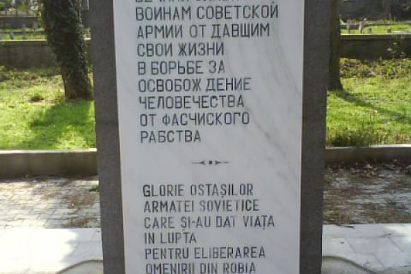 monumentul-eroilor-sovietici-35D91FACD-5FCB-4533-9FB0-85116BB9DCF6.jpg