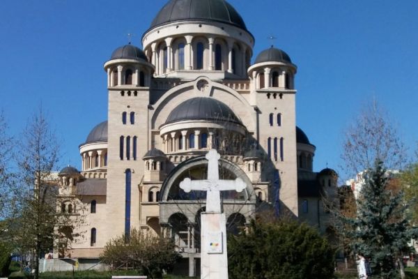 monumentul-eroilor-revolutiei-romane-2FA86A807-1D9A-2E04-676D-9F19B9859E08.jpg