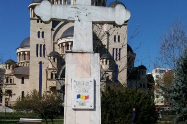 monumentul-eroilor-revolutiei-romane-39EFDFC84-231B-F516-24D8-93EE15063B79.jpg