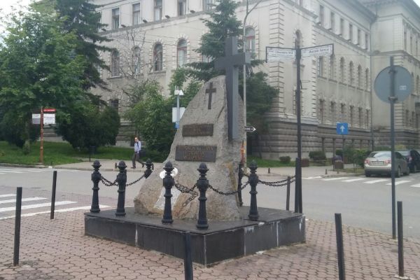 monumentul-luptatorilor-anticomunisti10F8CF75-98B8-F33E-27D4-DED15400E847.jpg