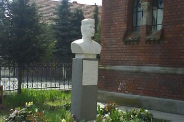 bustul-lui-tordai-sandor-andras7E706671-FE5D-52EE-8F54-1EDFCB54825B.jpg