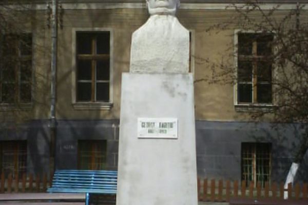 bustul-lui-gheorghe-baritiu-2E678844C-E1CF-BF8E-E436-CD226A52F62D.jpg