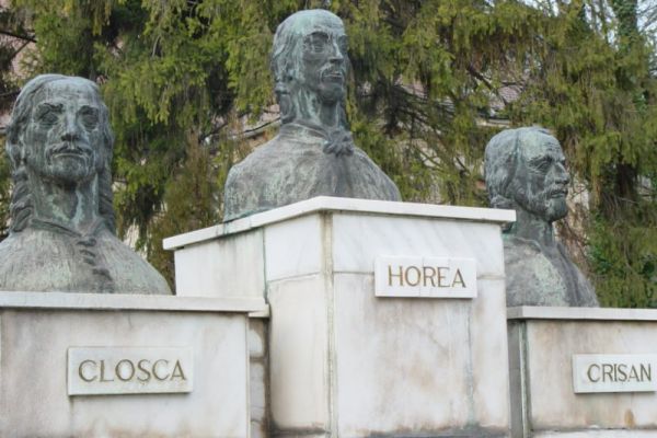 busturile-horia-closca-si-crisan-120ED474E-6459-4DB2-834C-576B64B52D2E.jpg