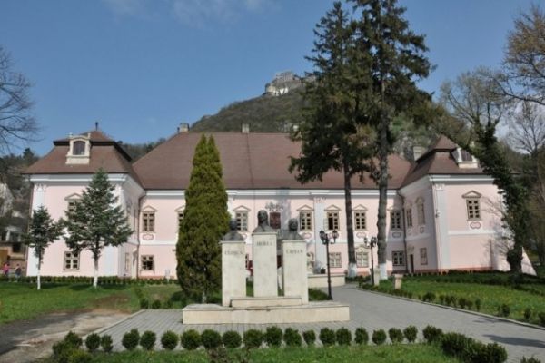busturile-horia-closca-si-crisan-2E3FA49C4-A682-BA5B-107A-157240FF2F5A.jpg