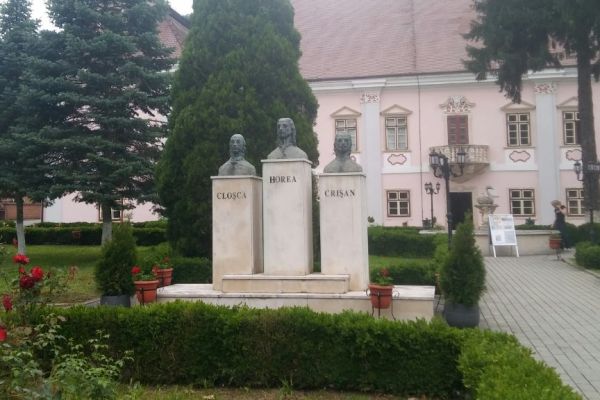 horia-closca-si-crisan836B0F8D-92EA-AC3F-707B-19D210A5E061.jpg