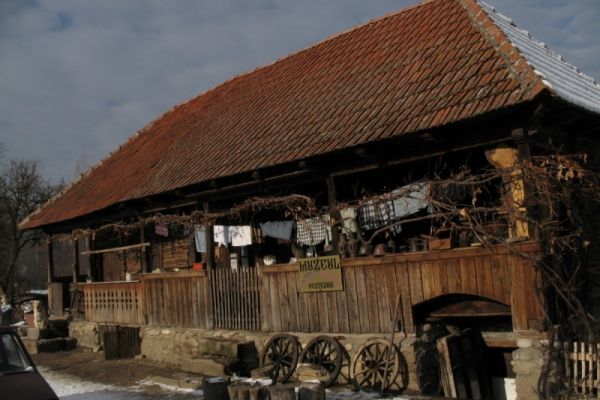 poza-img-9919-muzeul-satului-hategan-pesteana406C0F7D-899B-35B9-5CF9-7932140AB568.jpg