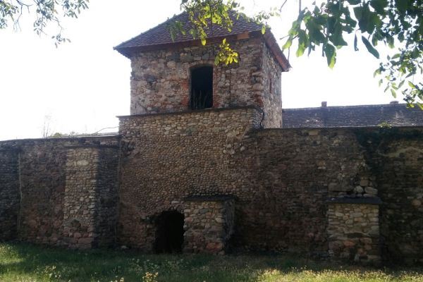 cetatea461B2F021-830C-1352-1221-1B98DDD80749.jpg