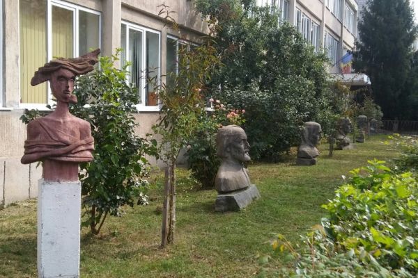 01statuitoduta1B2861DBE-0B9A-B77A-4005-E765BB20F707.jpg