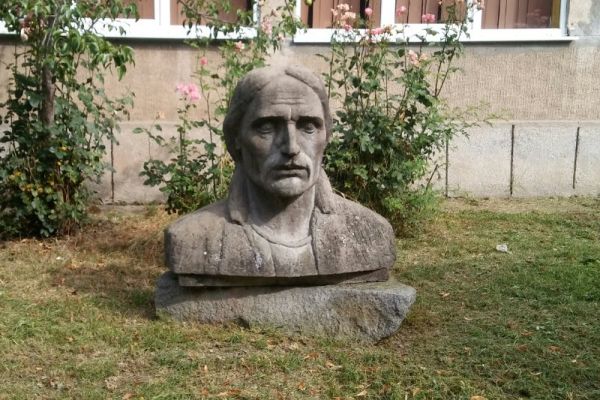 01statuitoduta582CEAE74-F831-EC74-26CD-5756F7706667.jpg