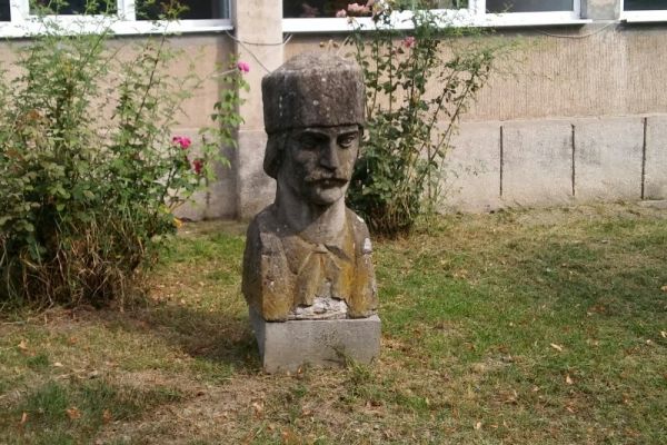 01statuitoduta62E93E350-859A-8F7A-8737-CEB885DD38DB.jpg