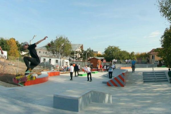 skatepark8C6E3D1D-D95F-DD6B-CB10-4FB9D6549E6B.jpg