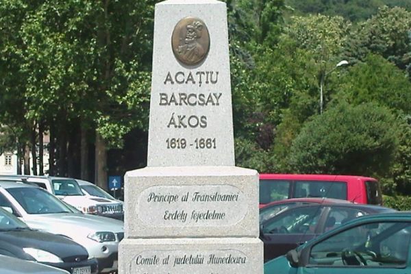 monumentul-lui-acatiu-barcsay-14F72FD40-2C36-8315-096C-5841B0958946.jpg