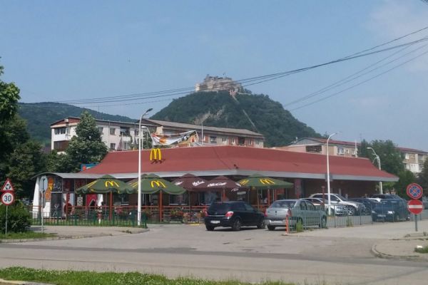 mcdonaldCC19DA8C-CD7B-B721-4F54-A33B1BA3E9EA.jpg
