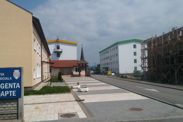 biserica-sfantul-mucenic-pantelimon-7ACB58D8A-AB38-267C-33B3-049B1F8FBDE4.jpg