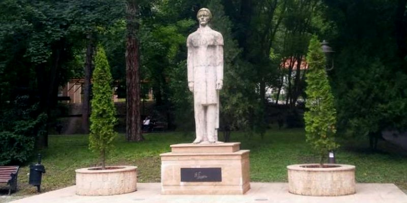 Statuia poetului Mihai Eminescu